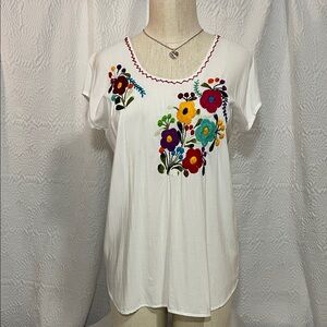 Artesanal Embroidered Floral White Blouse